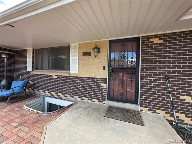 322 S Peoria Circle Aurora, CO 80012