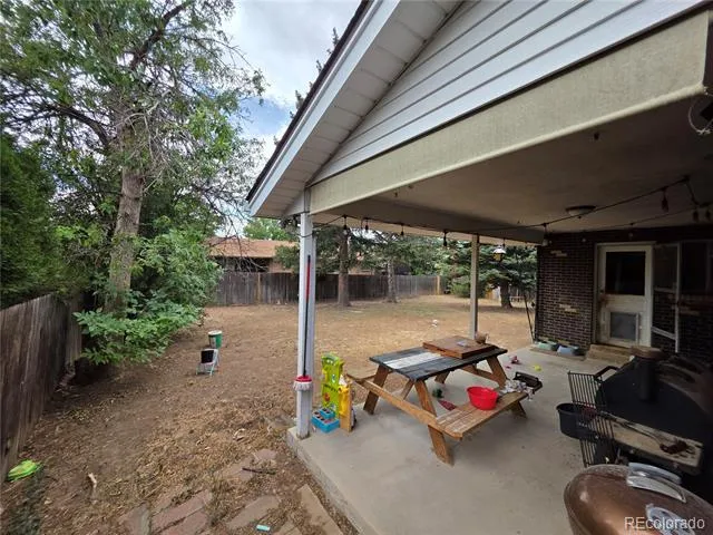 322 S Peoria Circle Aurora, CO 80012