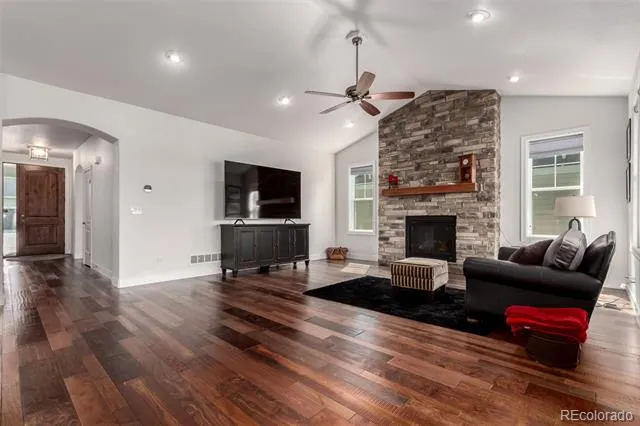 909 signal Court Timnath, CO 80547