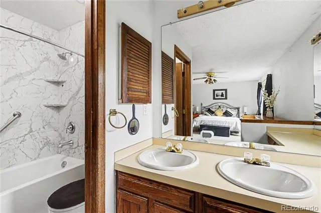 6214 S Kenton Way Englewood, CO 80111