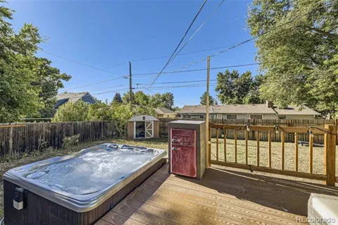 6718 W 70th Place