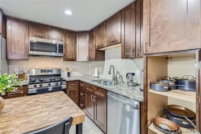 6718 W 70th Place Arvada, CO 80003