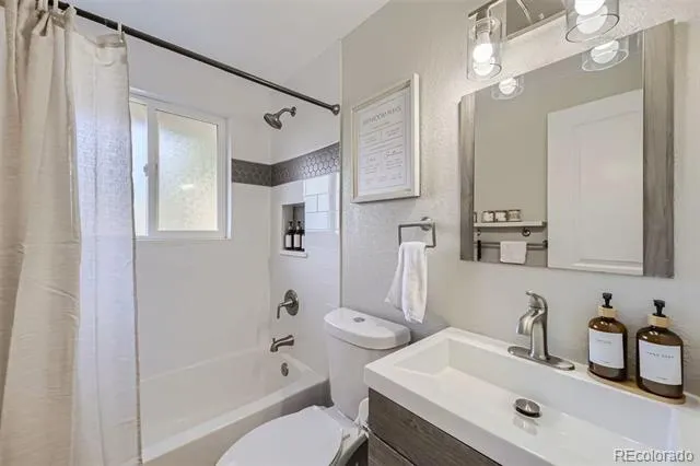 6718 W 70th Place Arvada, CO 80003