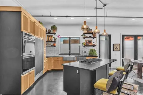 800 W 8th Avenue #201