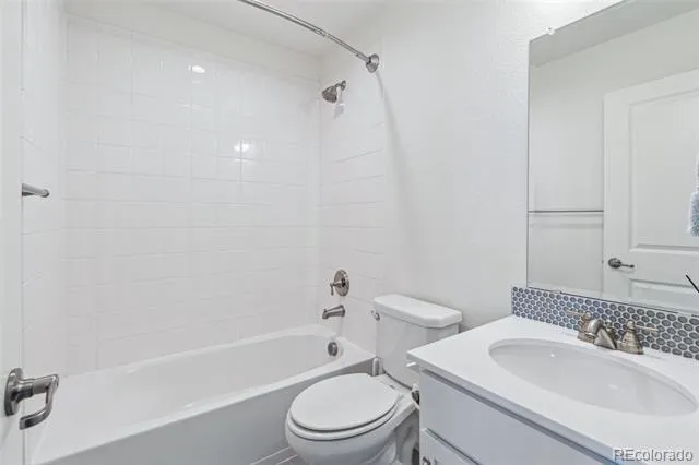 8086 S Grand Baker Way Aurora, CO 80016