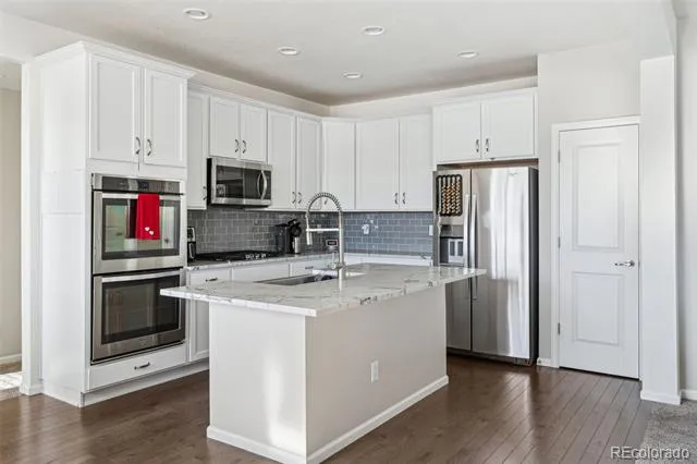 8086 S Grand Baker Way Aurora, CO 80016