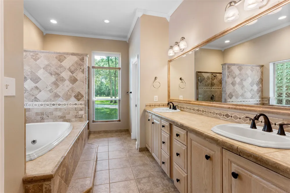 419 Vista Del Lago Drive Huffman, TX 77336
