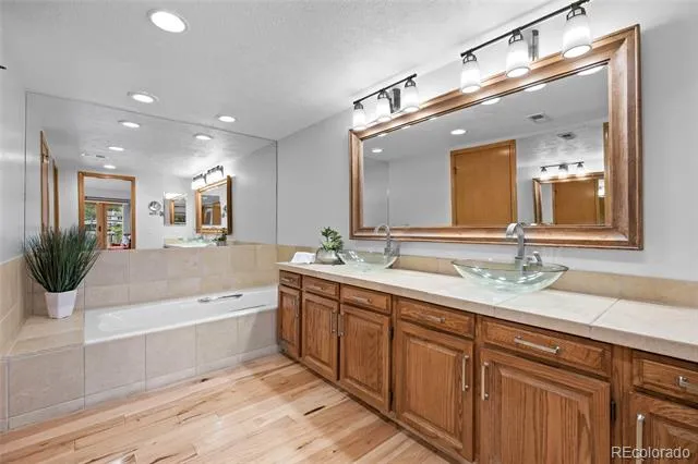 9948 E Maplewood Avenue Englewood, CO 80111