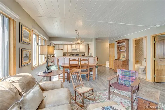 1206 Village Road #108 Avon, CO 81620