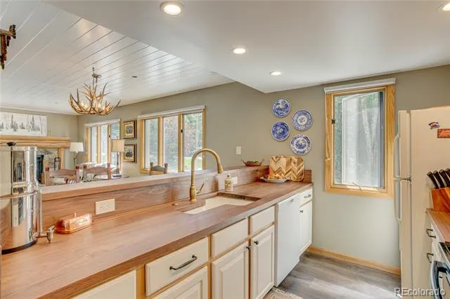 1206 Village Road #108 Avon, CO 81620