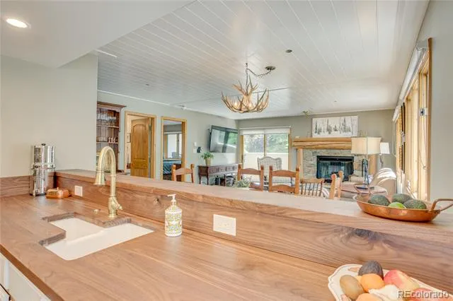 1206 Village Road #108 Avon, CO 81620