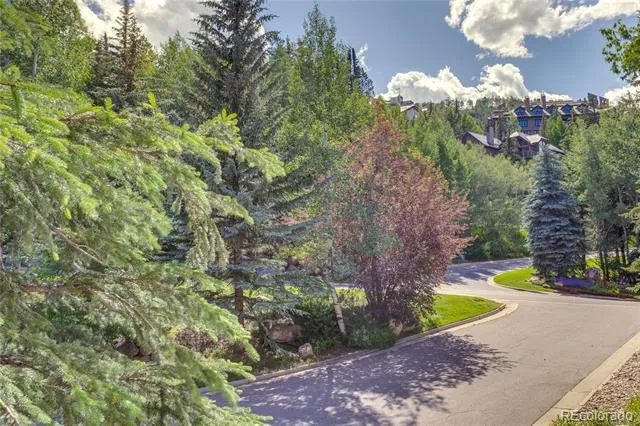1206 Village Road #108 Avon, CO 81620