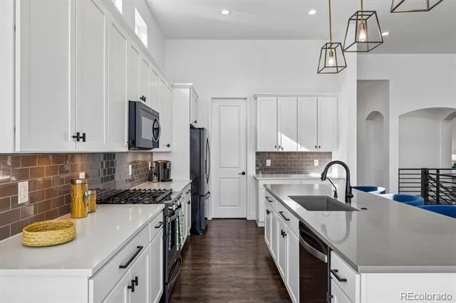 19056 W 94th Avenue Arvada, CO 80007