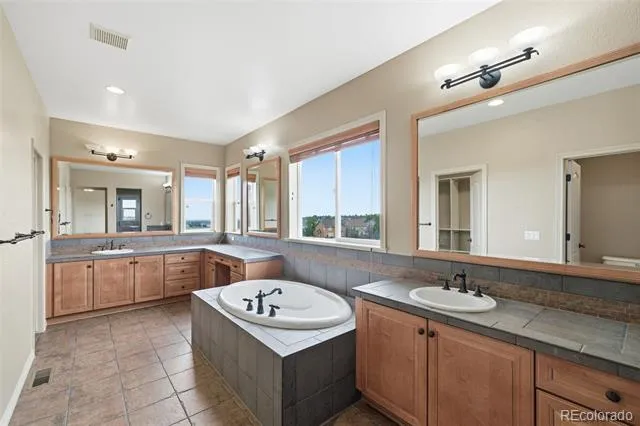 10977 Glengate Circle Highlands Ranch, CO 80130