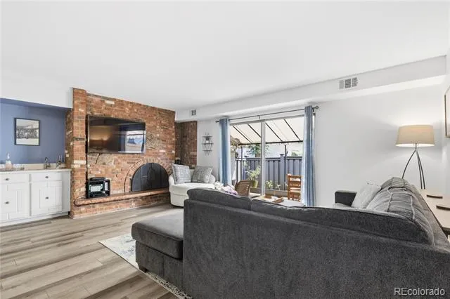 3536 S Ivanhoe Street Denver, CO 80237