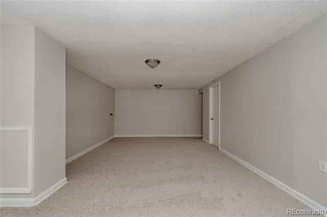563 Jamaica Street Aurora, CO 80010