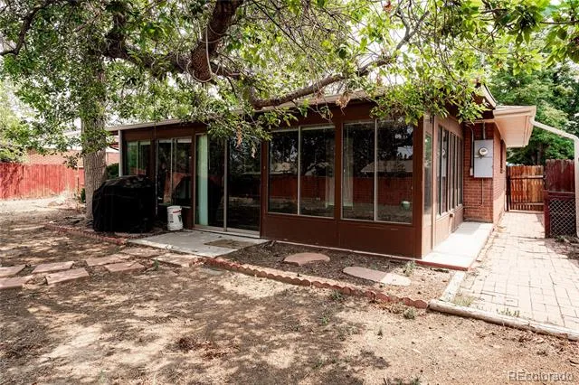 563 Jamaica Street Aurora, CO 80010