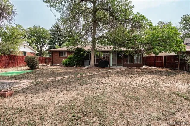 563 Jamaica Street Aurora, CO 80010