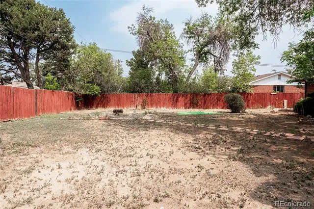 563 Jamaica Street Aurora, CO 80010