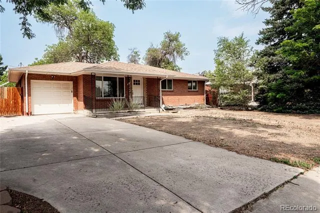 563 Jamaica Street Aurora, CO 80010