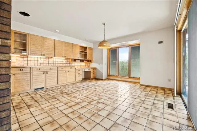 1625 E Layton Drive Englewood, CO 80113