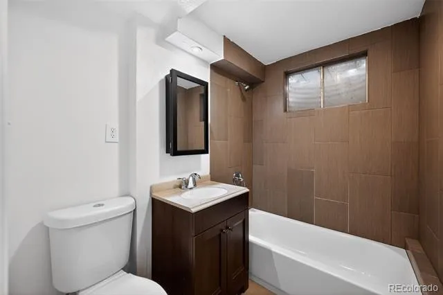 941 S Ironton Street Aurora, CO 80012