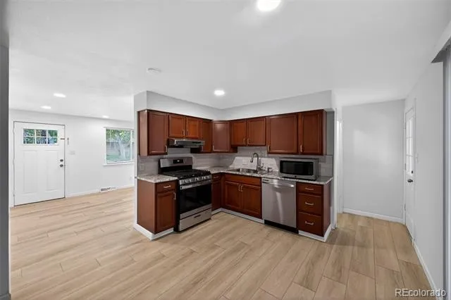 941 S Ironton Street Aurora, CO 80012