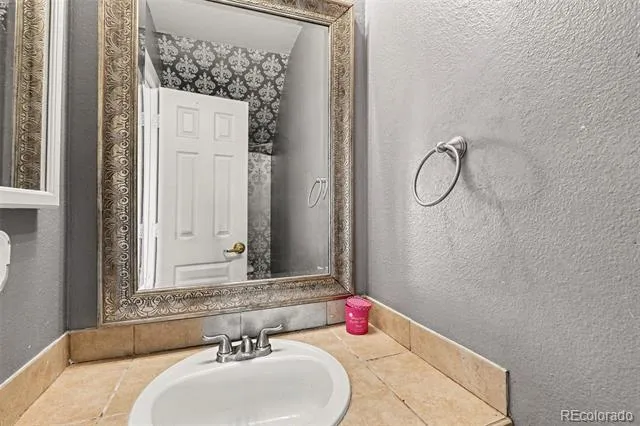 1194 S Troy Street Aurora, CO 80012