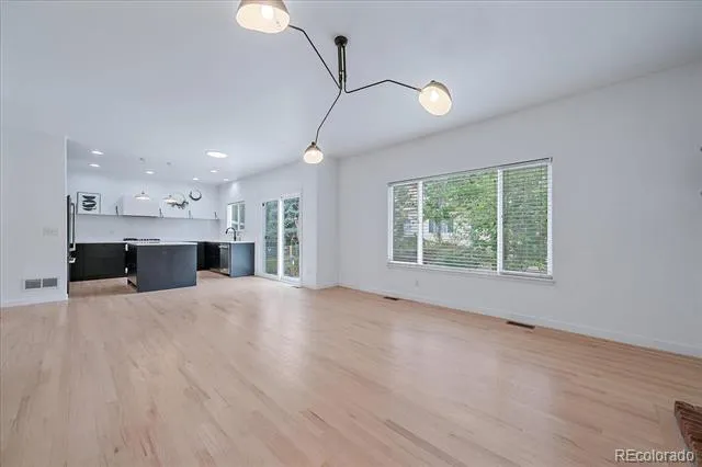 6048 S Walden Court Aurora, CO 80016