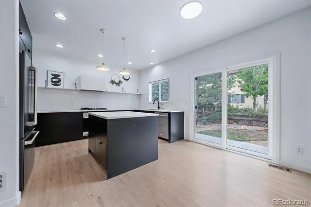 6048 S Walden Court Aurora, CO 80016