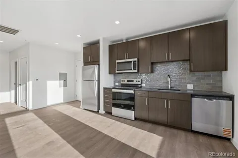 639 29th Street #400
