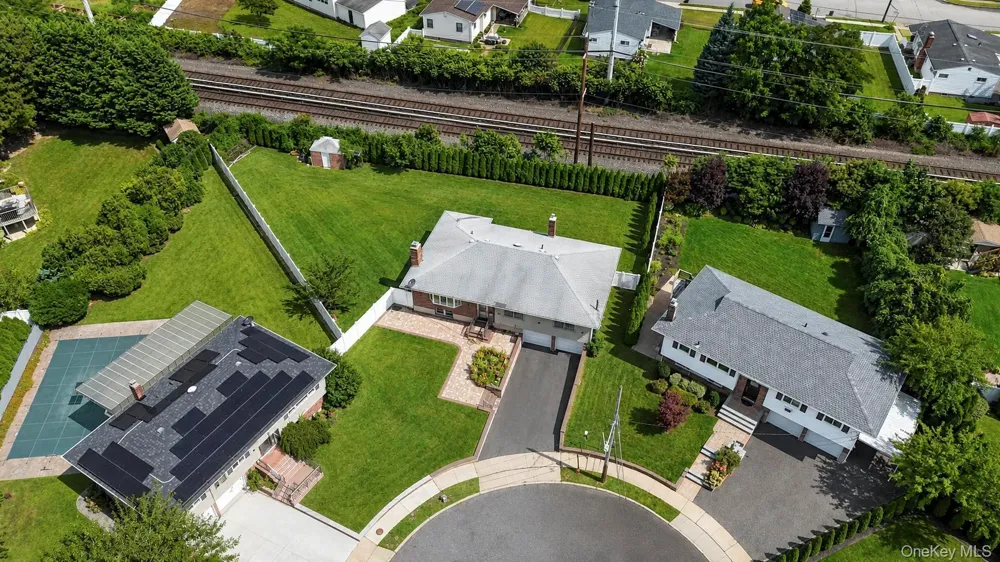 12 Hilton Court Hicksville, NY 11801