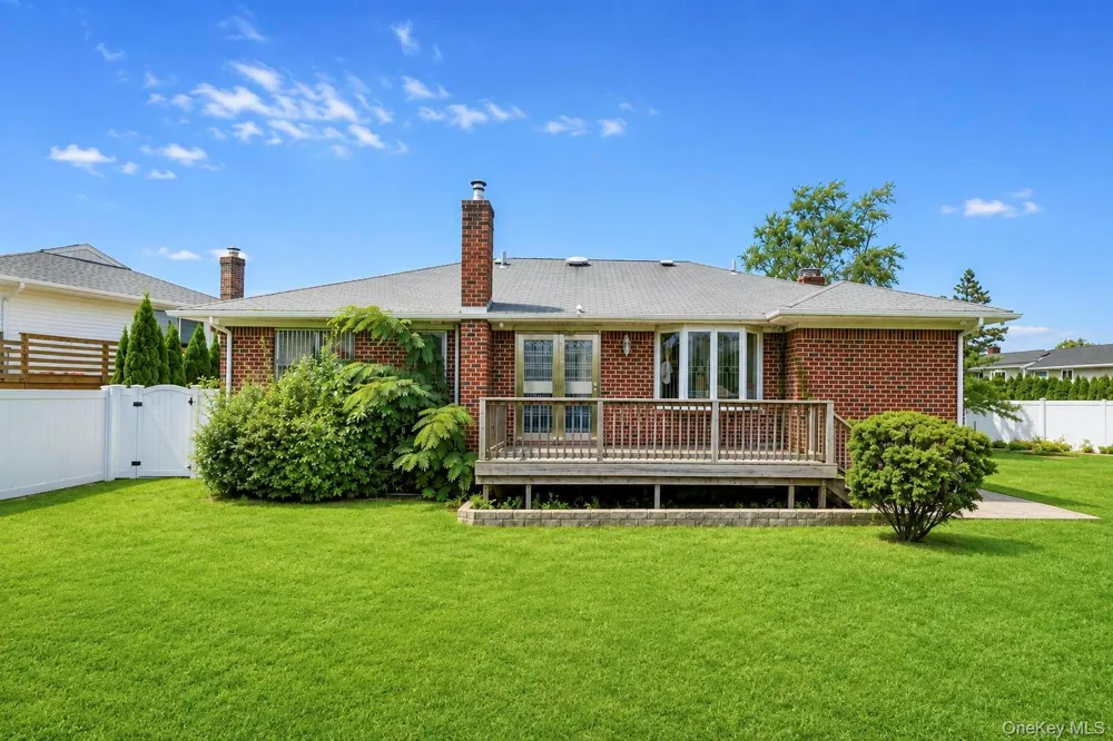 12 Hilton Court Hicksville, NY 11801