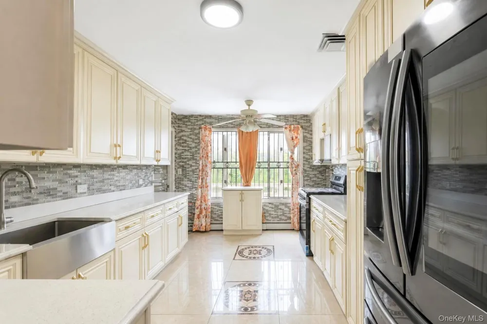 12 Hilton Court Hicksville, NY 11801
