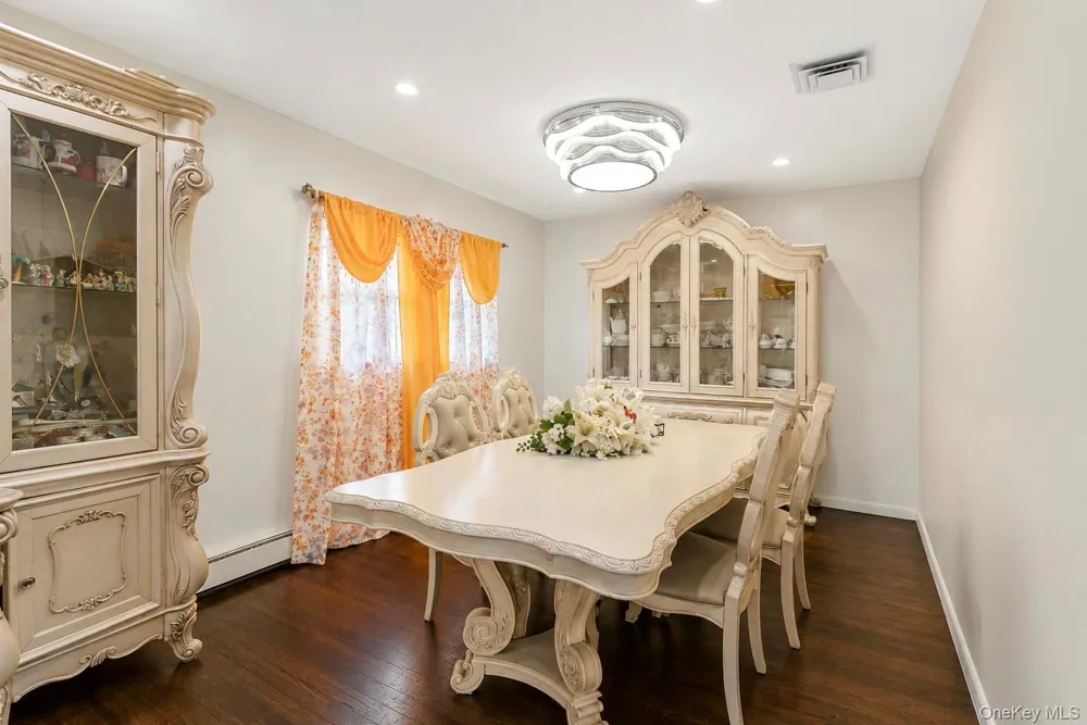 12 Hilton Court Hicksville, NY 11801