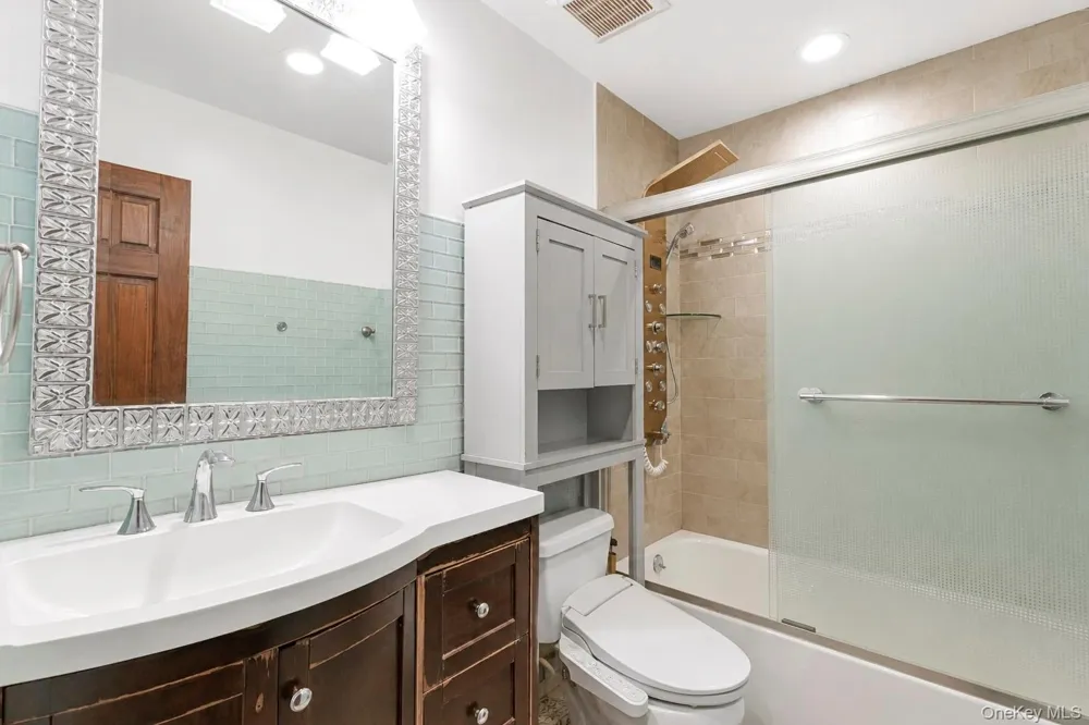 12 Hilton Court Hicksville, NY 11801