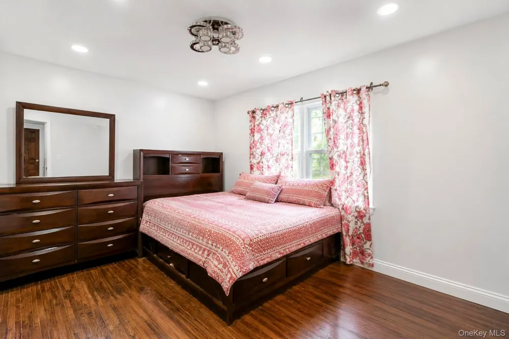 12 Hilton Court Hicksville, NY 11801