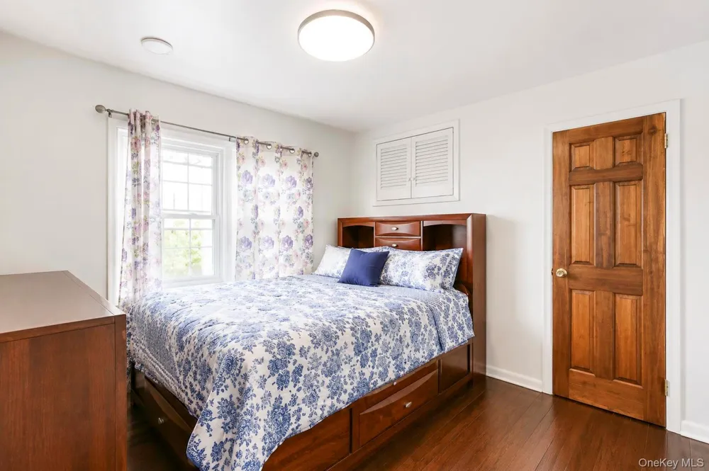 12 Hilton Court Hicksville, NY 11801
