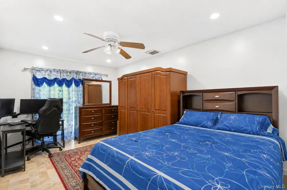 12 Hilton Court Hicksville, NY 11801