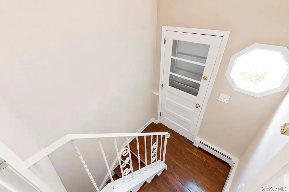 12 Hilton Court Hicksville, NY 11801