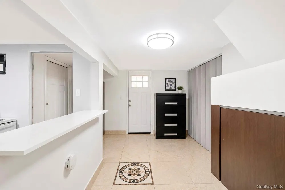 12 Hilton Court Hicksville, NY 11801