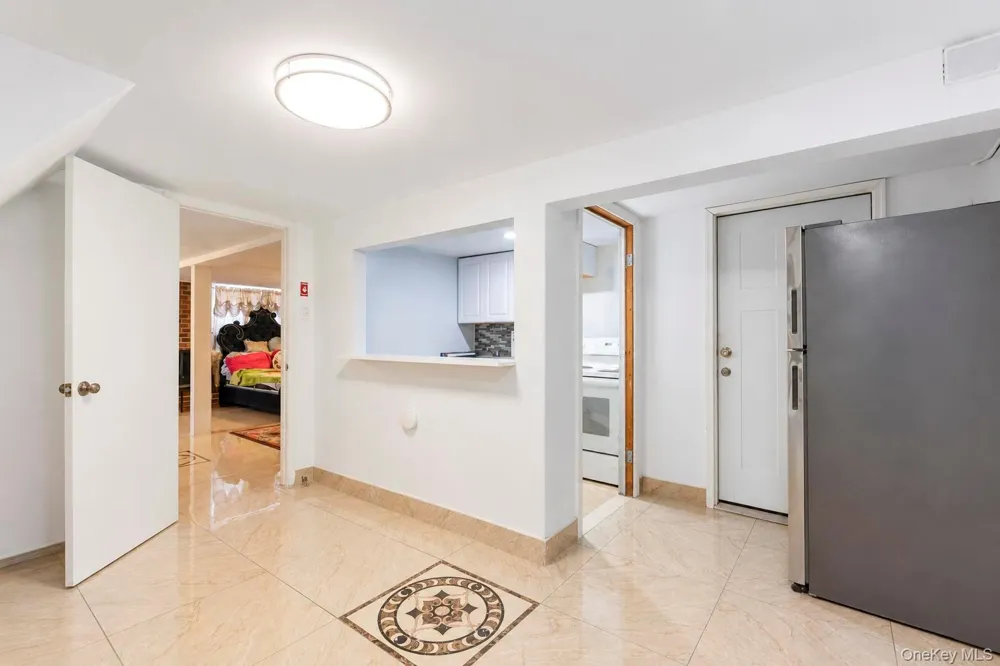 12 Hilton Court Hicksville, NY 11801