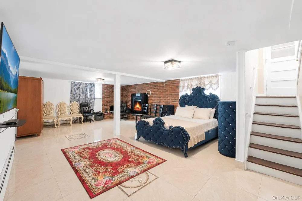 12 Hilton Court Hicksville, NY 11801