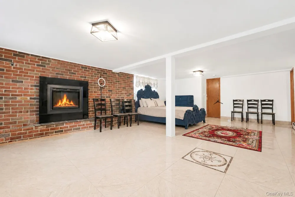 12 Hilton Court Hicksville, NY 11801