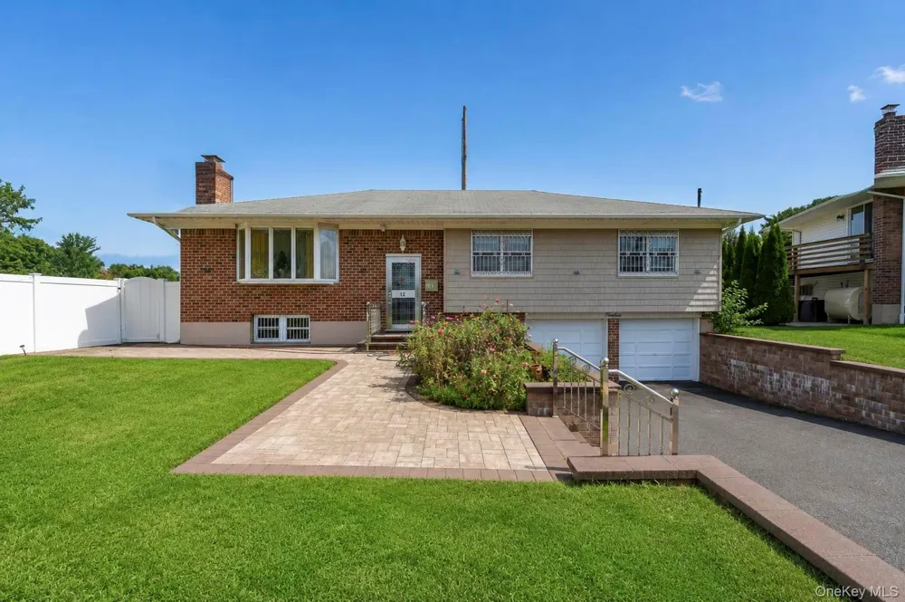 12 Hilton Court Hicksville, NY 11801
