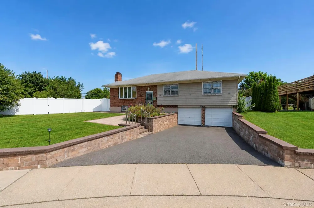 12 Hilton Court Hicksville, NY 11801