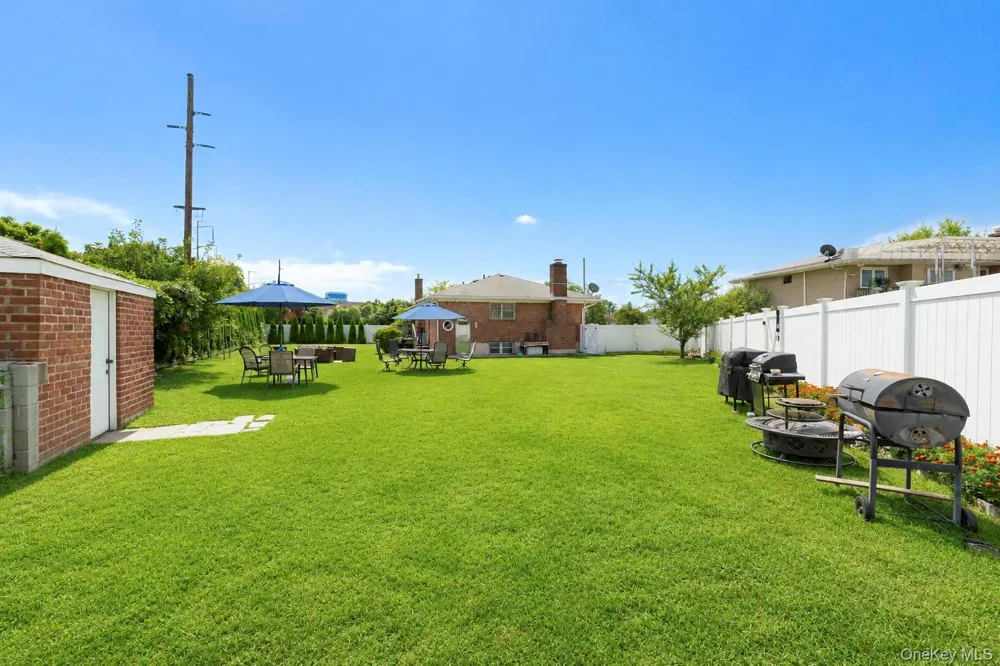 12 Hilton Court Hicksville, NY 11801