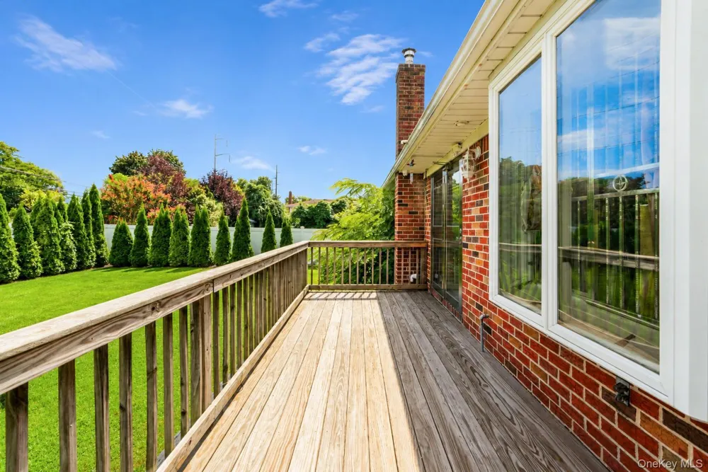 12 Hilton Court Hicksville, NY 11801