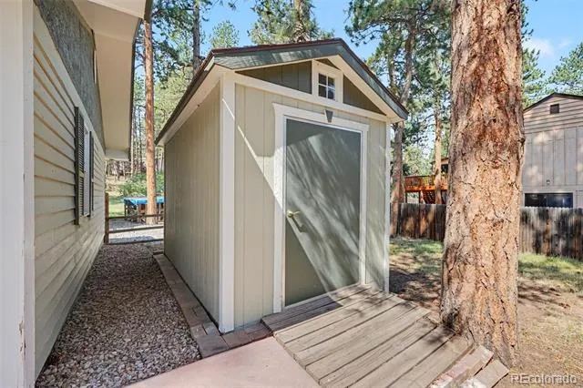 4976 Red Rock Drive Larkspur, CO 80118