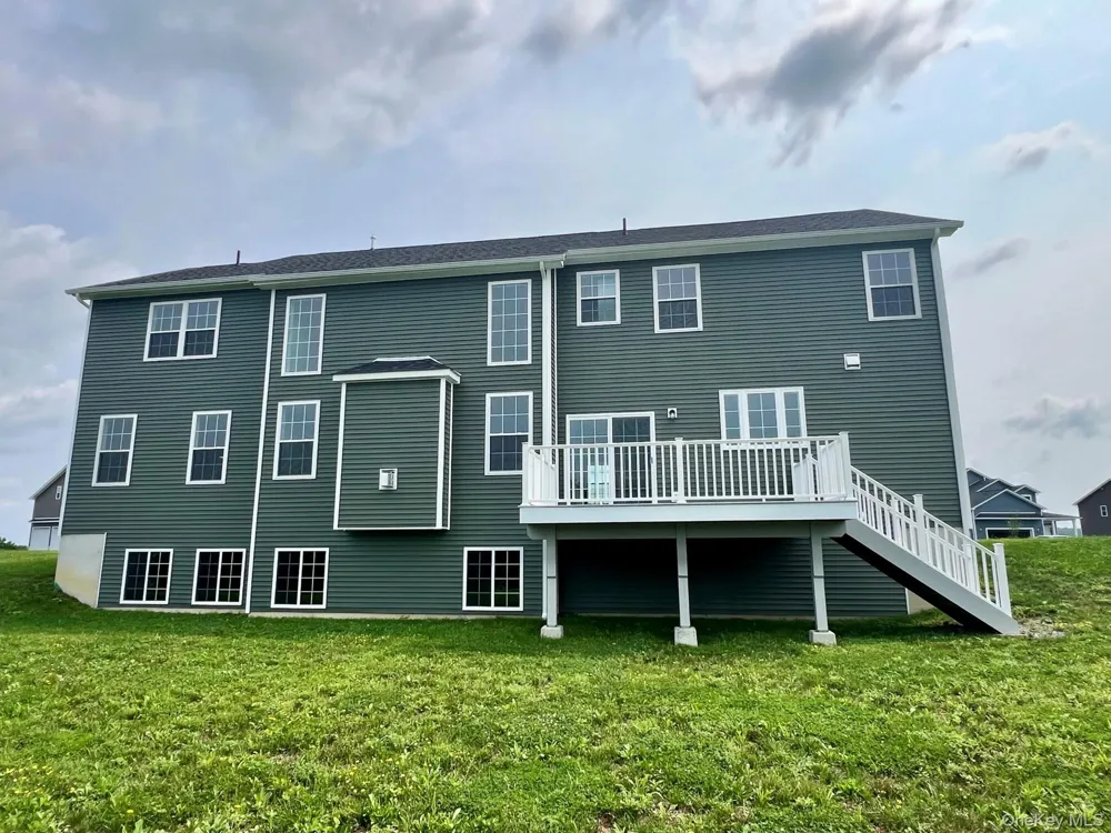 47 Dartmouth Drive Poughkeepsie, NY 12603